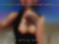 A strate acting bottom with couples cut penise.