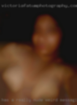 Has a really nude weird messaging system.