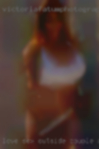 Love sex outside couple and in looking public.